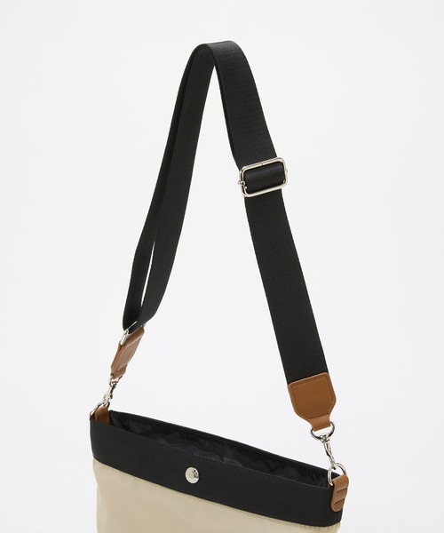 Breath TOPKAPI(ブレストプカピ)の「【Breath TOPKAPI sis】【WEB限定】ナイロン 舟形 ショルダーバッグ 軽量 / RIPPLE リプル(ショルダーバッグ・レディース・ライトベージュ/グレイッシュベージュ/ブラック・FREE)」の6枚目の写真