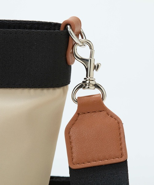 Breath TOPKAPI(ブレストプカピ)の「【Breath TOPKAPI sis】【WEB限定】ナイロン 舟形 ショルダーバッグ 軽量 / RIPPLE リプル(ショルダーバッグ・レディース・ライトベージュ/グレイッシュベージュ/ブラック・FREE)」の4枚目の写真