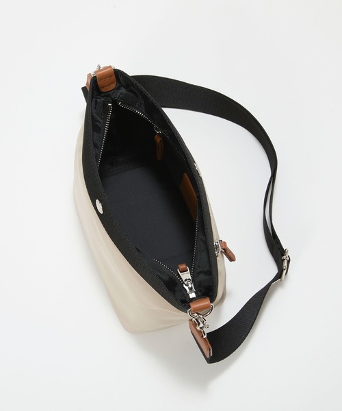 Breath TOPKAPI(ブレストプカピ)の「【Breath TOPKAPI sis】【WEB限定】ナイロン 舟形 ショルダーバッグ 軽量 / RIPPLE リプル(ショルダーバッグ・レディース・ライトベージュ/グレイッシュベージュ/ブラック・FREE)」の22枚目の写真