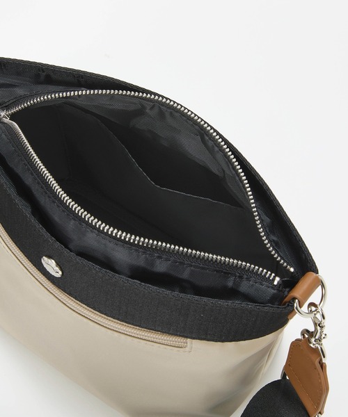 Breath TOPKAPI(ブレストプカピ)の「【Breath TOPKAPI sis】【WEB限定】ナイロン 舟形 ショルダーバッグ 軽量 / RIPPLE リプル(ショルダーバッグ・レディース・ライトベージュ/グレイッシュベージュ/ブラック・FREE)」の20枚目の写真