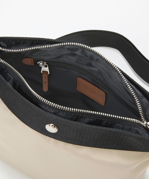 Breath TOPKAPI(ブレストプカピ)の「【Breath TOPKAPI sis】【WEB限定】ナイロン 舟形 ショルダーバッグ 軽量 / RIPPLE リプル(ショルダーバッグ・レディース・ライトベージュ/グレイッシュベージュ/ブラック・FREE)」の19枚目の写真