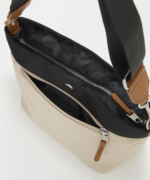 Breath TOPKAPI(ブレストプカピ)の「【Breath TOPKAPI sis】【WEB限定】ナイロン 舟形 ショルダーバッグ 軽量 / RIPPLE リプル(ショルダーバッグ・レディース・ライトベージュ/グレイッシュベージュ/ブラック・FREE)」の7枚目の写真