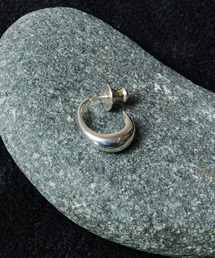 IVXLCDM（アイヴィーエックスエルシーディエム）の「IVXLCDM アイブイエックスエルシーディーエム / TRENCHANT ROUND PIERCED (S) トレンチャントラウンドピアス シルバー925 / IVX-A443（ピアス（片耳用））」