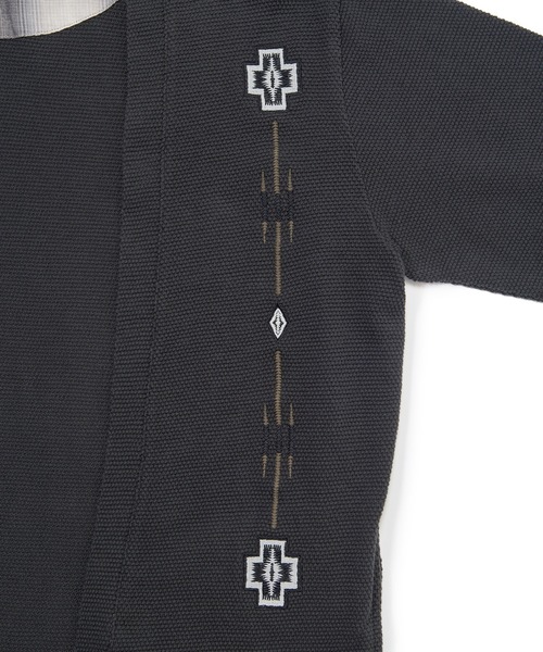 MEN'S BIGI（メンズビギ）の「【PENDLETON/ペンドルトン】別注 鹿の子刺繍カーディガン（カーディガン/ボレロ・メンズ・チャコールグレー・02/03）」の7枚目の写真