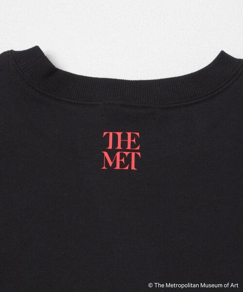 SENSE OF PLACE by URBAN RESEARCH(センスオブプレイスバイアーバンリサーチ)の「『別注』The Met×SENSE OF PLACE スウェット(スウェット・メンズ・グレー/レッド/ブラック・MEDIUM/LARGE)」の5枚目の写真