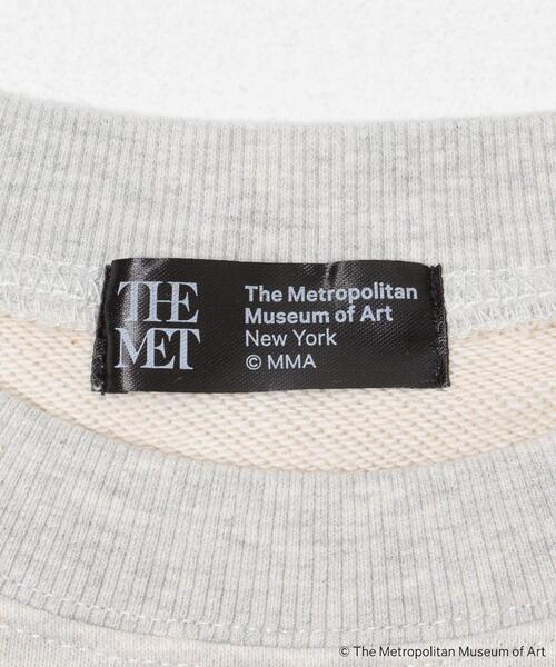 SENSE OF PLACE by URBAN RESEARCH(センスオブプレイスバイアーバンリサーチ)の「『別注』The Met×SENSE OF PLACE スウェット(スウェット・メンズ・グレー/レッド/ブラック・MEDIUM/LARGE)」の11枚目の写真