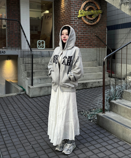 muahmuah（ムーアムーア）の「MUAH アプリケロゴ フードジップアップ [5色]（パーカー・レディース・グレー/ブラック/オートミール・FREE）」の22枚目の写真