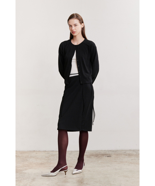 AFTERHOURS(アフターアワーズ)の「SHIRRING BUTTON CARDIGAN (BLACK)(カーディガン/ボレロ・レディース・その他・FREE)」の2枚目の写真