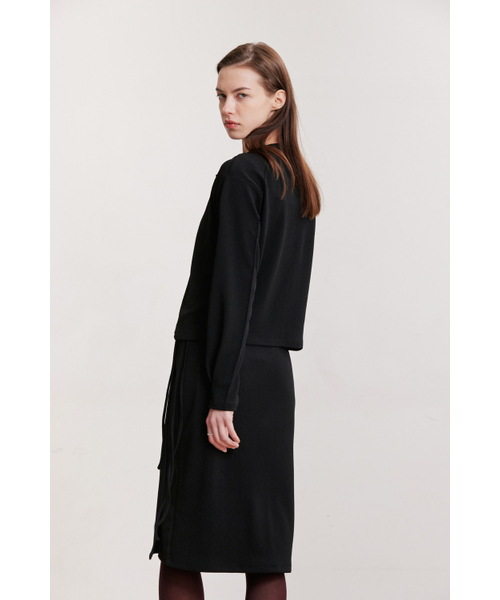 AFTERHOURS(アフターアワーズ)の「SHIRRING BUTTON CARDIGAN (BLACK)(カーディガン/ボレロ・レディース・その他・FREE)」の5枚目の写真