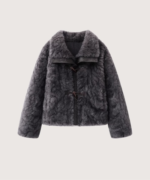 LA POMME petit(ラポミ・プチ)の「Faux Fur Leather Stitching Short Coat(ムートンコート・レディース・アイボリー/グレー・LARGE/MEDIUM/X-LARGE)」の2枚目の写真