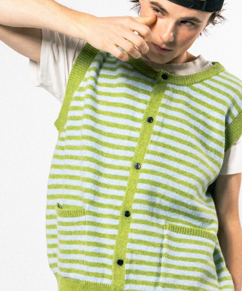 Elanque(エランク)の「short length knit vest / ショート丈ニットベスト(ニット/セーター・メンズ・チャコールグレー/ブルー系その他・MEDIUM/LARGE)」の19枚目の写真