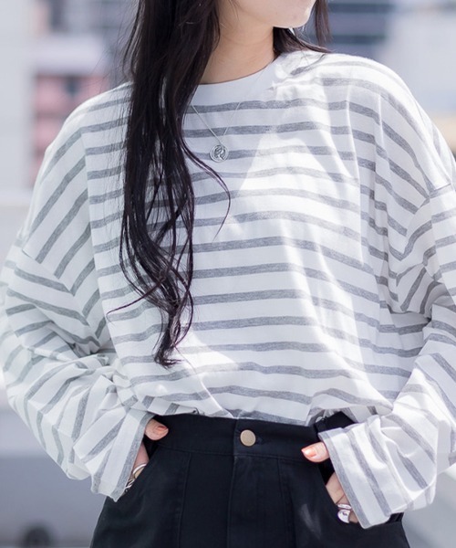 aity(アイティ)の「M-5L オーバーサイズ ボーダーロンT 夏服(Tシャツ/カットソー・レディース・ブルー/杢グレー/ブラック・LL~3L/M~L/4L~5L)」の1枚目の写真