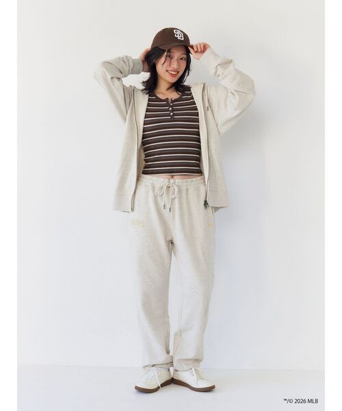 Ungrid(アングリッド)の「【MLB × New Era × Ungrid】ロゴキャップ(キャップ・レディース・ベージュ/ネイビー/ブラウン・FREE)」の15枚目の写真