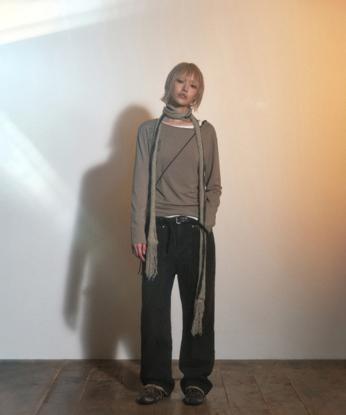 PORTERNA(ポルテナ)の「CINCH BACK CURVED JEANS-DARK BROWN(デニムパンツ・レディース・その他・MEDIUM/SMALL)」の2枚目の写真
