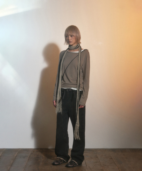 PORTERNA(ポルテナ)の「CINCH BACK CURVED JEANS-DARK BROWN(デニムパンツ・レディース・その他・MEDIUM/SMALL)」の3枚目の写真