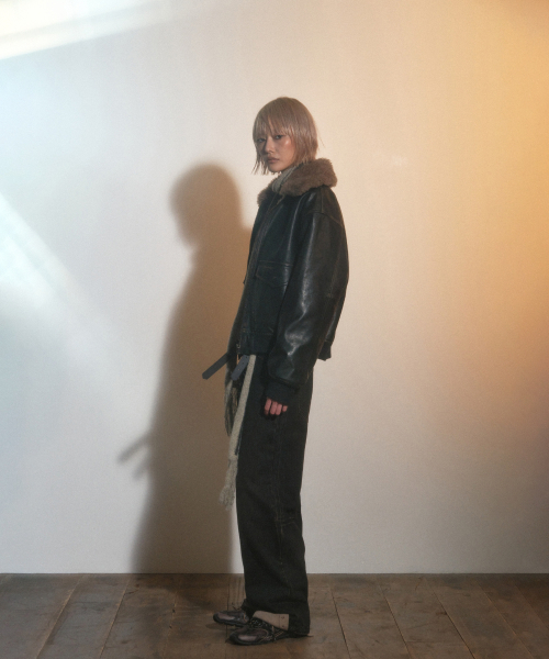 PORTERNA(ポルテナ)の「CINCH BACK CURVED JEANS-DARK BROWN(デニムパンツ・レディース・その他・MEDIUM/SMALL)」の7枚目の写真