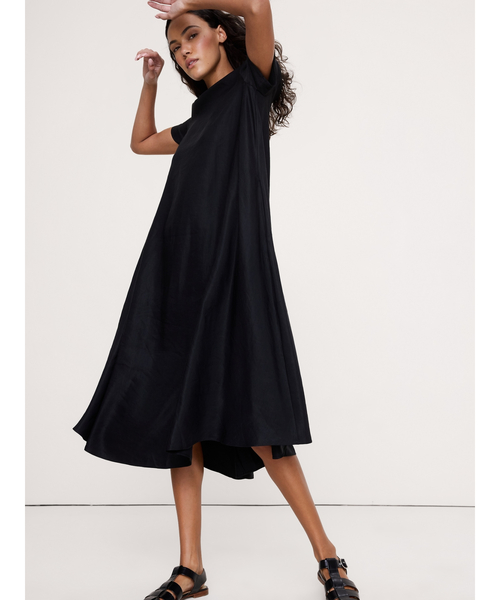 Banana Republic(バナナリパブリック)の「ビスコース リネン トラペーズ マキシ ドレス(ワンピース・レディース・オフホワイト/ブラック・L/M/S/XS)」の8枚目の写真
