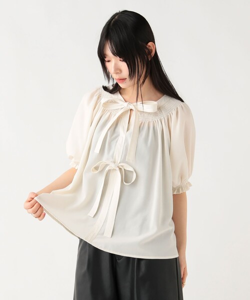 BEAMS HEART（ビームスハート）の「2WAY シャーリング リボンブラウス（シャツ/ブラウス・レディース・ブラック/ブルー/ホワイト・FREE）」の6枚目の写真