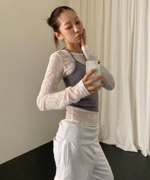 Teem Store(チームストア)の「【冷房・UV対策】星柄シアーレーストップス シアーロンT レイヤード(Tシャツ/カットソー・レディース・ブラック/ホワイト・F)」の12枚目の写真
