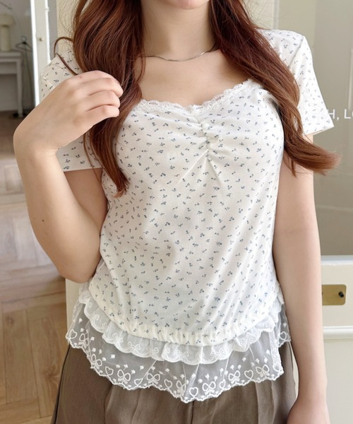 Ada.(エイダ)の「小花柄 フロントギャザー 裾レース カットソー(Tシャツ/カットソー・レディース・グレー/アイボリー/イエロー・FREE)」の1枚目の写真