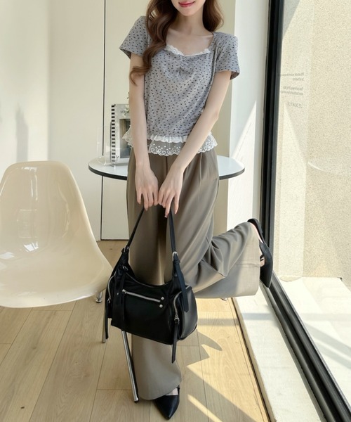 Ada.(エイダ)の「小花柄 フロントギャザー 裾レース カットソー(Tシャツ/カットソー・レディース・グレー/アイボリー/イエロー・FREE)」の13枚目の写真