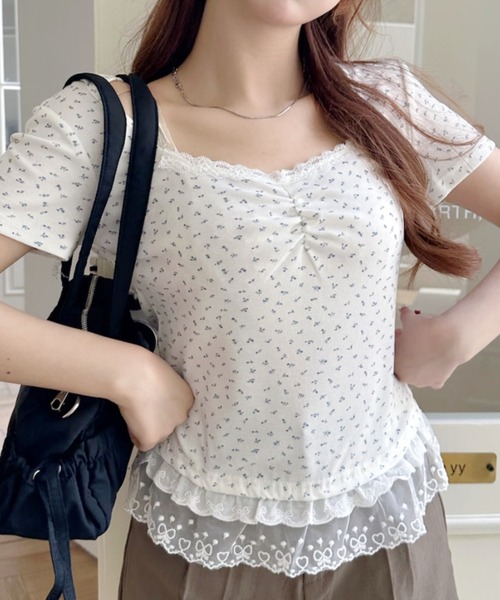 Ada.(エイダ)の「小花柄 フロントギャザー 裾レース カットソー(Tシャツ/カットソー・レディース・グレー/アイボリー/イエロー・FREE)」の5枚目の写真