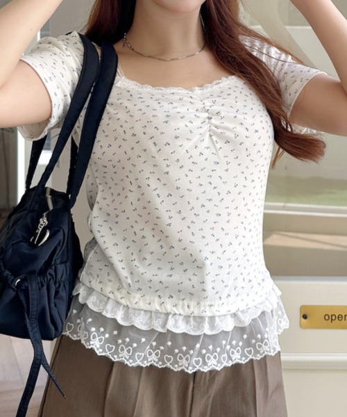 Ada.(エイダ)の「小花柄 フロントギャザー 裾レース カットソー(Tシャツ/カットソー・レディース・グレー/アイボリー/イエロー・FREE)」の6枚目の写真