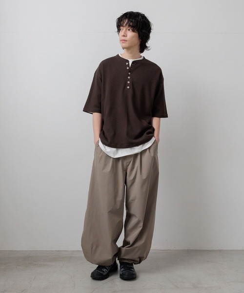 LOWRYS FARM(ローリーズファーム)の「【LFM(U)】ワッフルヘンリーネックTSS 667847(Tシャツ/カットソー・メンズ・ブラウン/ブラック/ホワイト・MEDIUM/LARGE)」の14枚目の写真