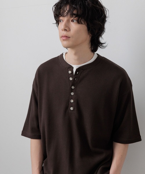 LOWRYS FARM(ローリーズファーム)の「【LFM(U)】ワッフルヘンリーネックTSS 667847(Tシャツ/カットソー・メンズ・ブラウン/ブラック/ホワイト・MEDIUM/LARGE)」の17枚目の写真