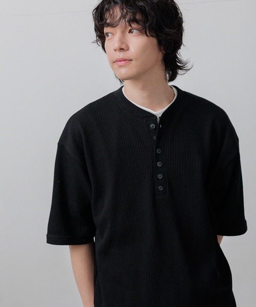 LOWRYS FARM(ローリーズファーム)の「【LFM(U)】ワッフルヘンリーネックTSS 667847(Tシャツ/カットソー・メンズ・ブラウン/ブラック/ホワイト・MEDIUM/LARGE)」の22枚目の写真