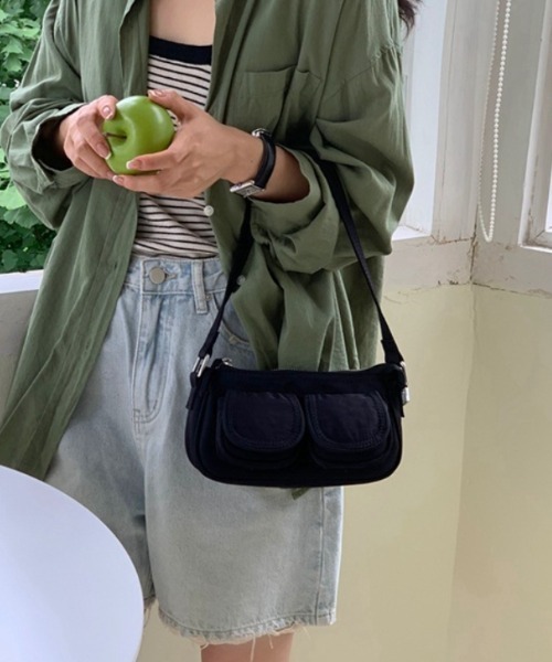 Vipoa（ヴィポア）の「casual pocket shoulder bag（ショルダーバッグ・レディース・ホワイト/ブラック/レッド・FREE）」の17枚目の写真