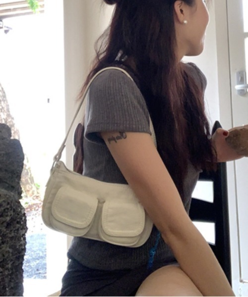 Vipoa（ヴィポア）の「casual pocket shoulder bag（ショルダーバッグ・レディース・ホワイト/ブラック/レッド・FREE）」の16枚目の写真