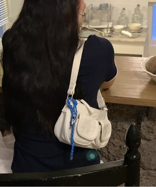 Vipoa（ヴィポア）の「casual pocket shoulder bag（ショルダーバッグ・レディース・ホワイト/ブラック/レッド・FREE）」の15枚目の写真