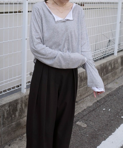 ISOOK(アイスー)の「シアーリブショートカーディガン(eri. select) / シアートップス 薄手 春 短丈 クロップド丈 重ね着 レイヤード(カーディガン/ボレロ・レディース・ホワイト/グレー・FREE)」の3枚目の写真