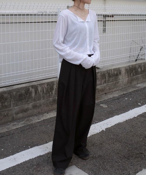 ISOOK(アイスー)の「シアーリブショートカーディガン(eri. select) / シアートップス 薄手 春 短丈 クロップド丈 重ね着 レイヤード(カーディガン/ボレロ・レディース・ホワイト/グレー・FREE)」の5枚目の写真