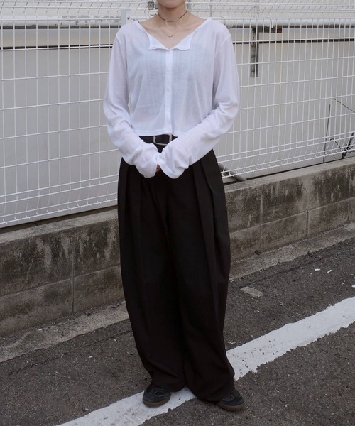 ISOOK(アイスー)の「シアーリブショートカーディガン(eri. select) / シアートップス 薄手 春 短丈 クロップド丈 重ね着 レイヤード(カーディガン/ボレロ・レディース・ホワイト/グレー・FREE)」の6枚目の写真