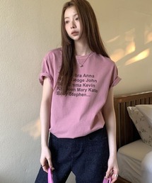 アルファベットプリントのゆったりした万能トップス