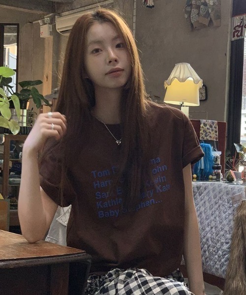 AsheKsha(アシクシャ)の「アルファベットプリントのゆったりした万能トップス(Tシャツ/カットソー・レディース・ピンク/モカ・M)」の2枚目の写真