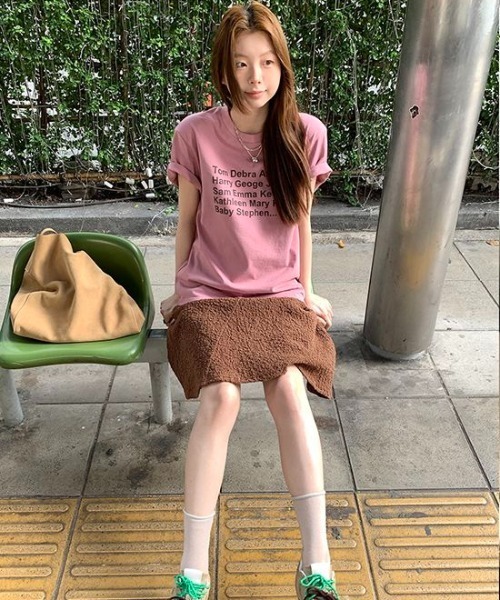 AsheKsha(アシクシャ)の「アルファベットプリントのゆったりした万能トップス(Tシャツ/カットソー・レディース・ピンク/モカ・M)」の6枚目の写真