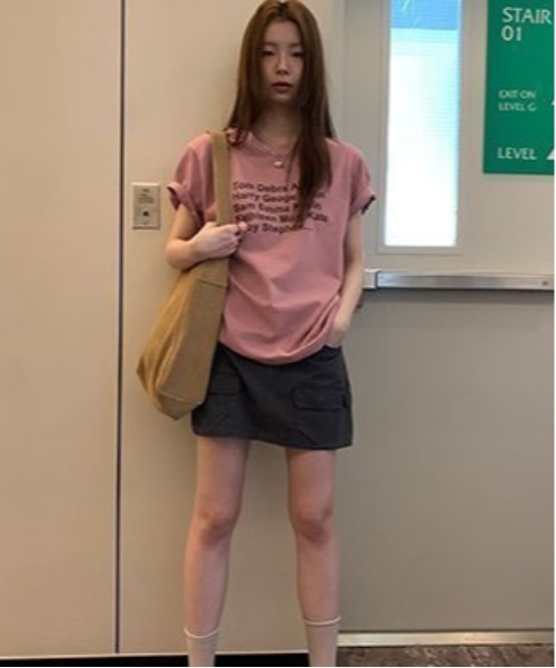 AsheKsha(アシクシャ)の「アルファベットプリントのゆったりした万能トップス(Tシャツ/カットソー・レディース・ピンク/モカ・M)」の9枚目の写真