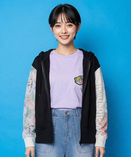 ScoLar(スカラー)の「ScoLar(スカラー) 花ネコ袖異素材切替パーカー(パーカー・レディース・オートミール/ブラック・MEDIUM)」の2枚目の写真