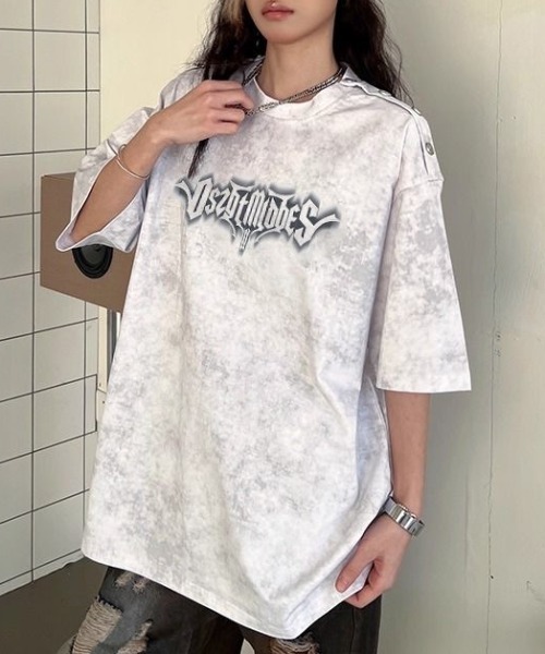 lilful(リルフル)の「【26年春夏新作】ぼかしロゴ ショルダーボタン オーバーサイズ半袖Tシャツ(Tシャツ/カットソー・レディース・ホワイト・L/M)」の1枚目の写真