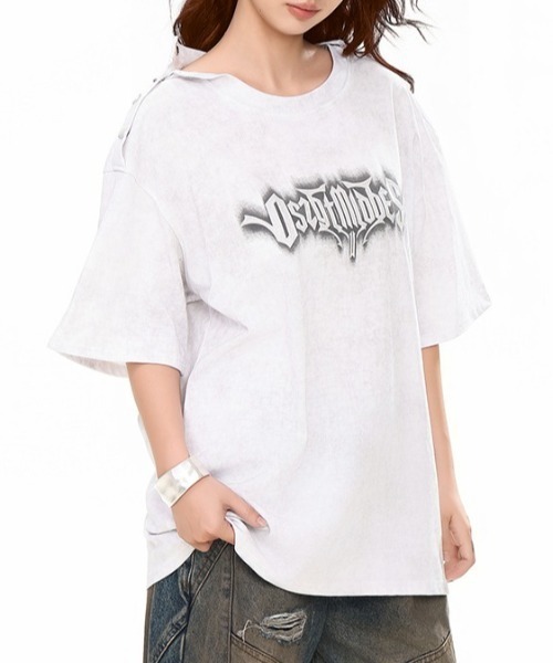 lilful(リルフル)の「【26年春夏新作】ぼかしロゴ ショルダーボタン オーバーサイズ半袖Tシャツ(Tシャツ/カットソー・レディース・ホワイト・L/M)」の6枚目の写真