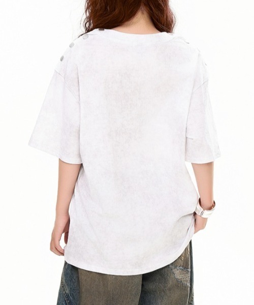 lilful(リルフル)の「【26年春夏新作】ぼかしロゴ ショルダーボタン オーバーサイズ半袖Tシャツ(Tシャツ/カットソー・レディース・ホワイト・L/M)」の10枚目の写真