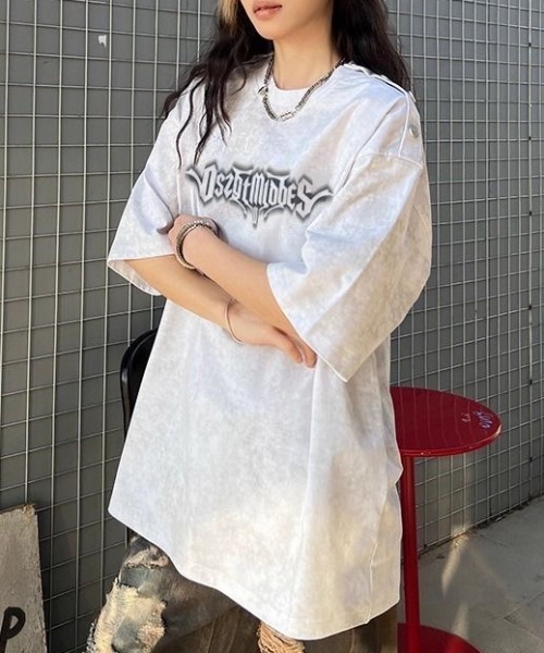lilful(リルフル)の「【26年春夏新作】ぼかしロゴ ショルダーボタン オーバーサイズ半袖Tシャツ(Tシャツ/カットソー・レディース・ホワイト・L/M)」の4枚目の写真