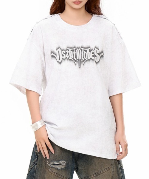 lilful(リルフル)の「【26年春夏新作】ぼかしロゴ ショルダーボタン オーバーサイズ半袖Tシャツ(Tシャツ/カットソー・レディース・ホワイト・L/M)」の5枚目の写真
