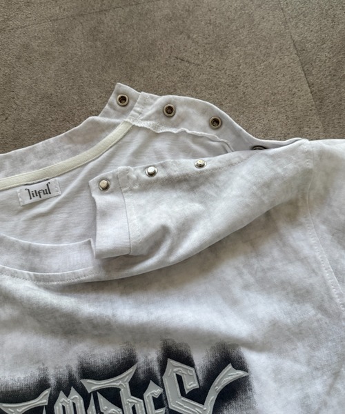 lilful(リルフル)の「【26年春夏新作】ぼかしロゴ ショルダーボタン オーバーサイズ半袖Tシャツ(Tシャツ/カットソー・レディース・ホワイト・L/M)」の16枚目の写真