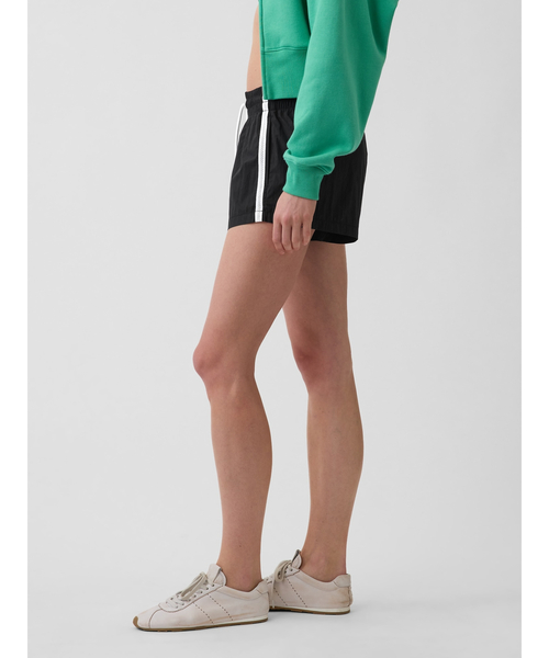 GAP（ギャップ）の「2.5インチトラックショートパンツ（その他パンツ・レディース・レッド/ブルー/グリーン/ブラック・M/XS/L/S/XXS）」の5枚目の写真