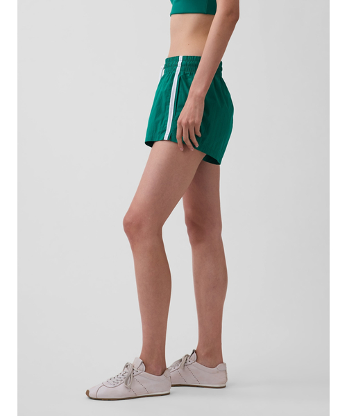 GAP（ギャップ）の「2.5インチトラックショートパンツ（その他パンツ・レディース・レッド/ブルー/グリーン/ブラック・M/XS/L/S/XXS）」の6枚目の写真