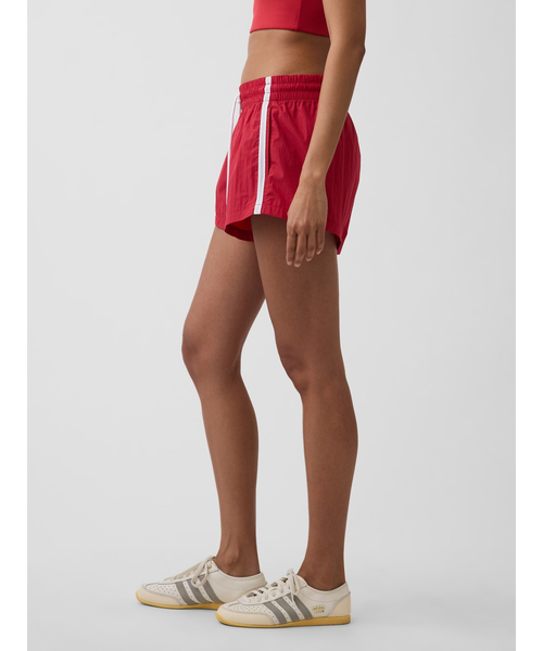 GAP（ギャップ）の「2.5インチトラックショートパンツ（その他パンツ・レディース・レッド/ブルー/グリーン/ブラック・M/XS/L/S/XXS）」の7枚目の写真